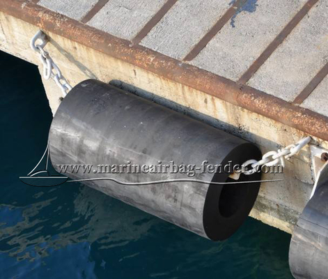 Instalación con tornillo de caucho para buques marinos cilíndricos en alta mar
