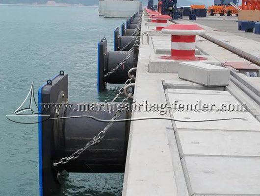 Fenders de caucho de muelles marinos duraderos personalizados con cadena de acero inoxidable
