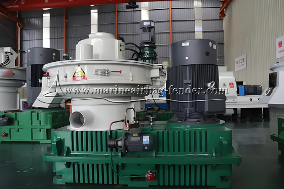 Máquina neumática de pellets a presión plana con reducción de carga pesada / sistema de lubricación automática